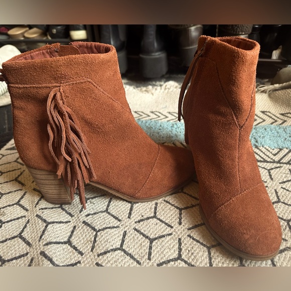 💢Toms Boots 💢size W7 - Picture 1 of 5